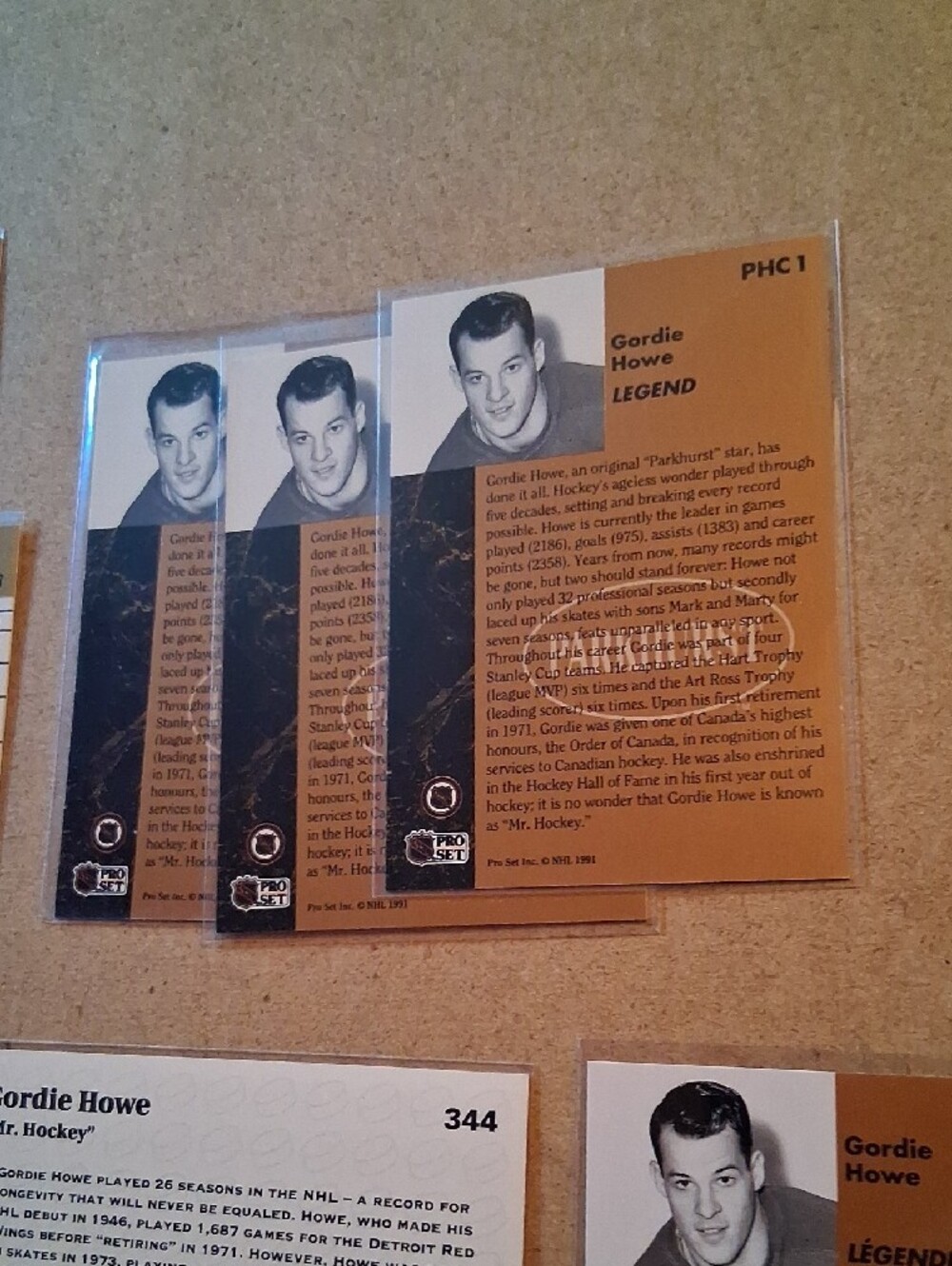 Gordie Howe Hockey Card Lot - Multiple Vintage Cards (White, Red, Black) - Picture 6 of 8
